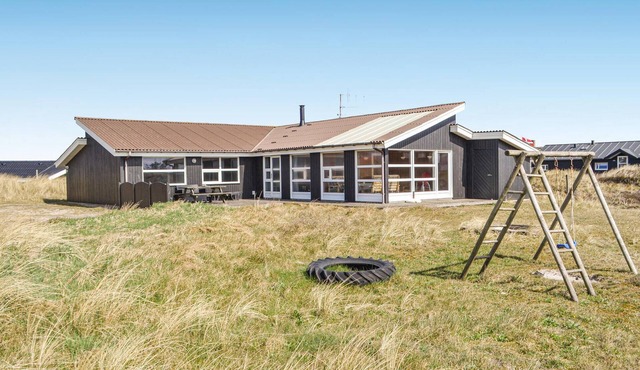 Nice home in Hvide Sande with sauna