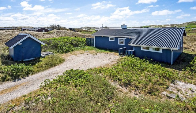 Nice home in Hvide Sande with WiFi