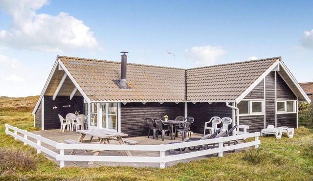 Nice home in Hvide Sande with sauna