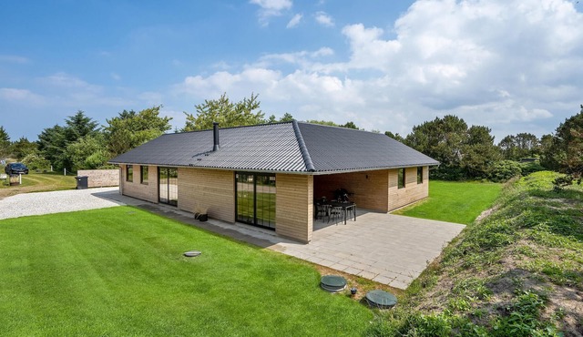 Nice home in Hvide Sande with sauna