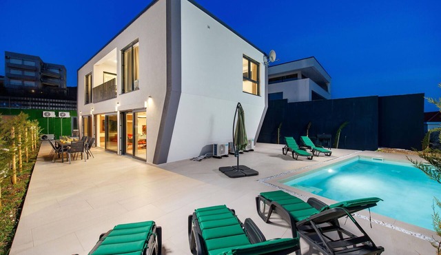 Nice home in Jadranovo