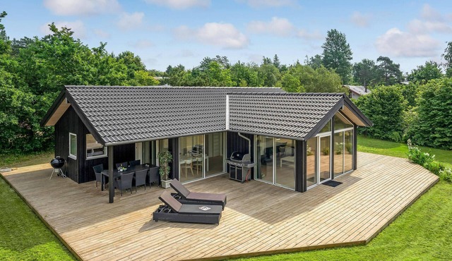 Nice home in Jægerspris with kitchen