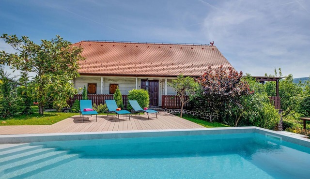 Nice home in Jakovlje with sauna
