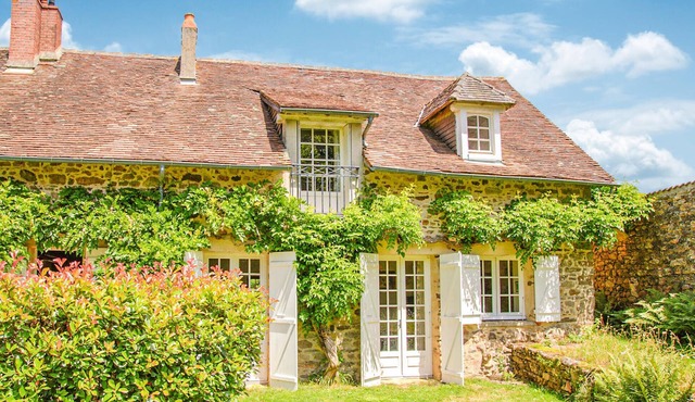 Nice home in Janailhac with WiFi