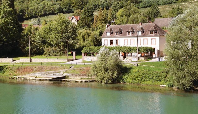 Nice home in Jaulgonne with house sea view