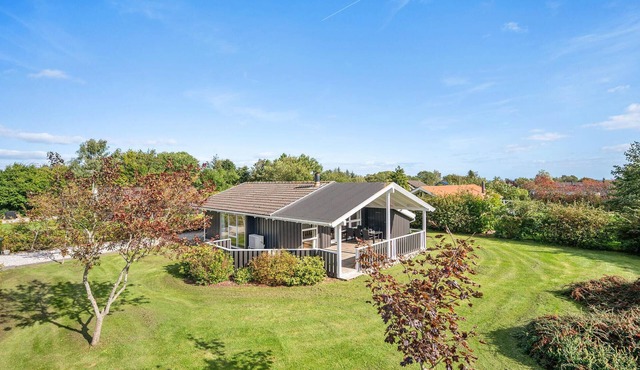 Nice home in Juelsminde with WiFi