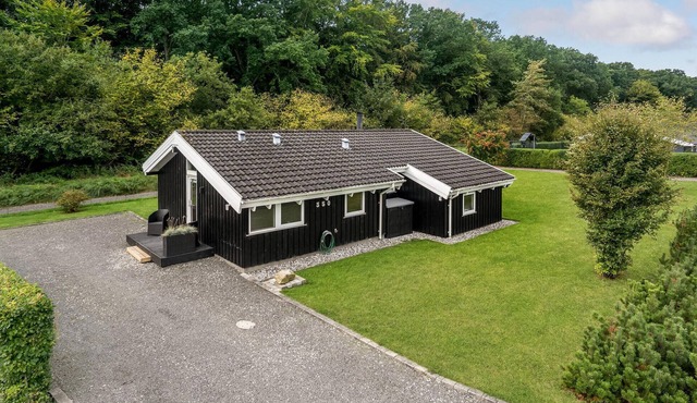 Nice home in Juelsminde with kitchen