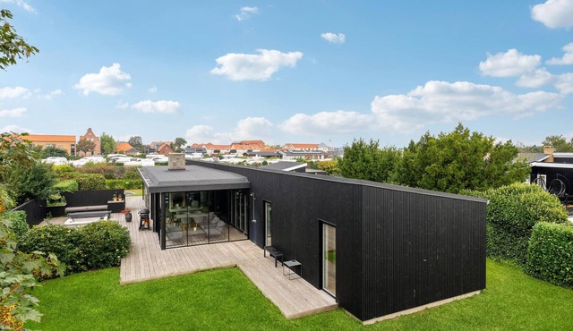 Nice home in Juelsminde with kitchen