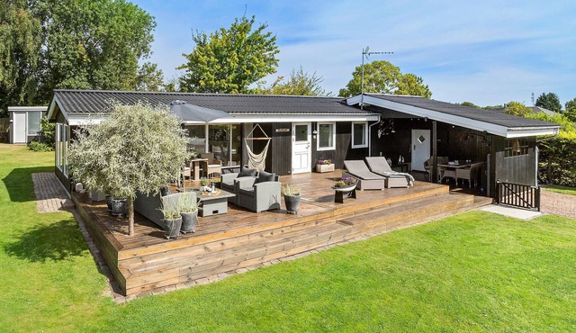 Nice home in Juelsminde with WiFi