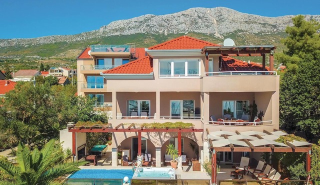 Nice home in Kastel Gomilica with sauna