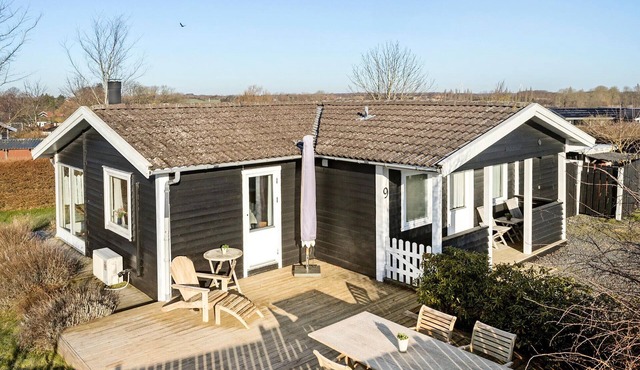 Nice home in Karrebæksminde with WiFi