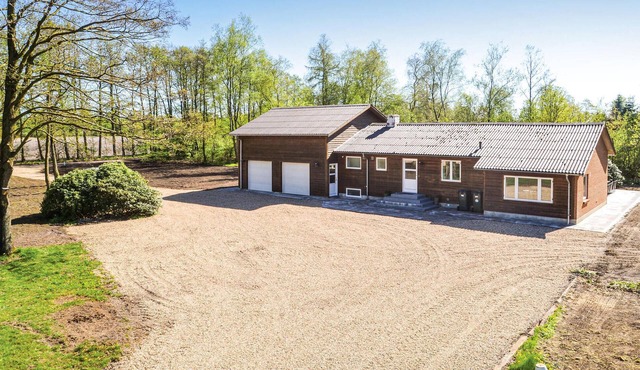 Nice home in Kibæk with WiFi