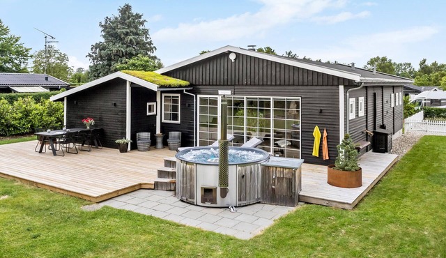 Nice home in Kirke Hyllinge with WiFi