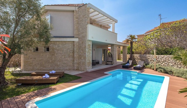 Nice home in Kolanjski Gajac