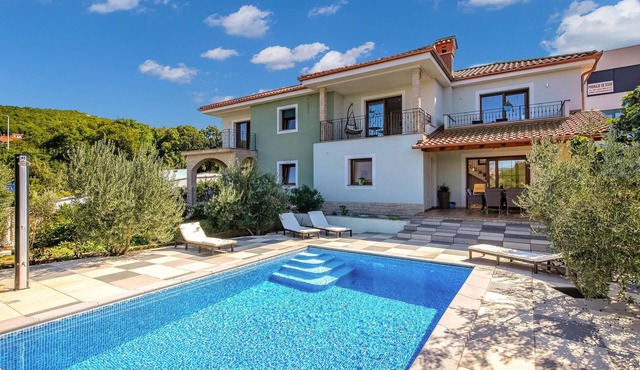 Nice home in Kostrena