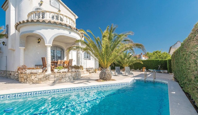 Nice home in L'Ametlla de Mar