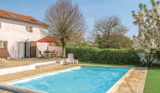 Nice home in L'Hermenault with private swimming pool, can be inside or outside