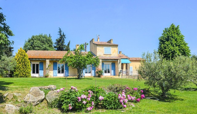 Nice home in Lançon-Provence