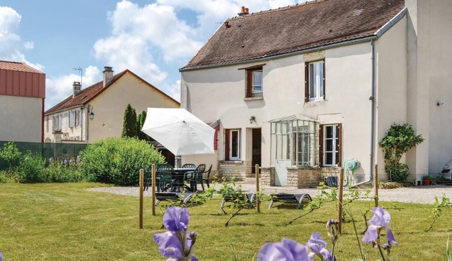 Nice home in Landreville with kitchen