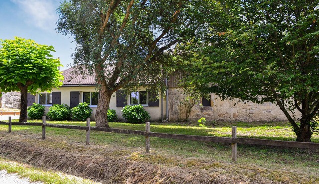 Nice home in Laruscade with WiFi