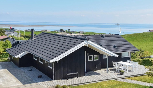 Nice home in Lemvig with kitchen