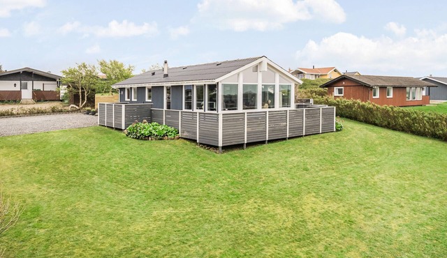 Nice home in Lemvig with WiFi