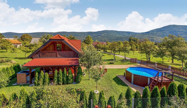 Nice home in Licko Lesce