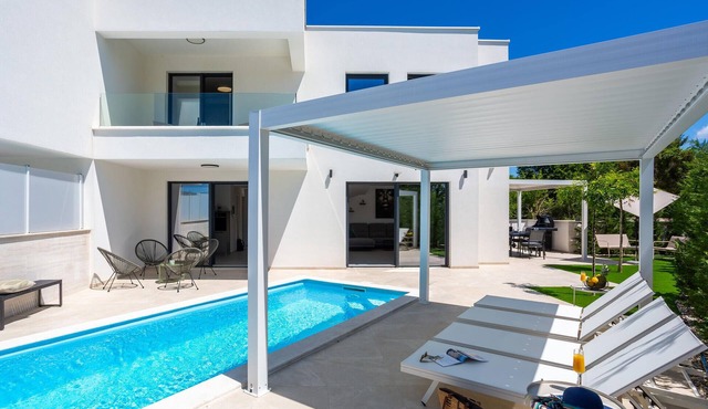 Nice home in Linardici