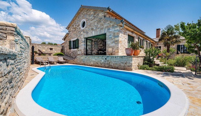 Nice home in Lisicic with sauna