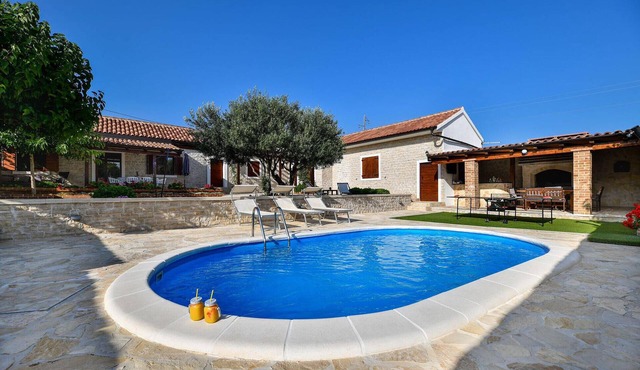 Nice home in Lisicic with sauna