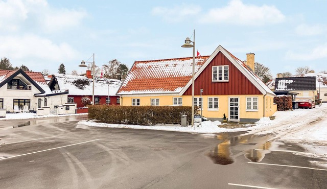 Nice home in Løgstrup with WiFi