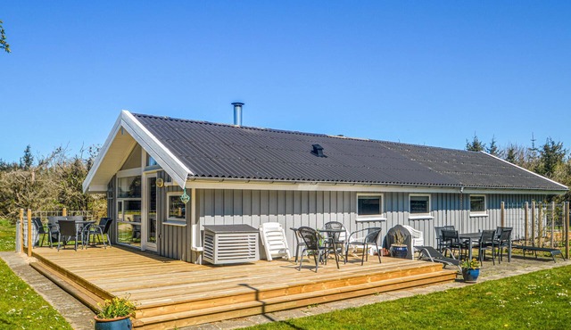 Nice home in Løkken with kitchen