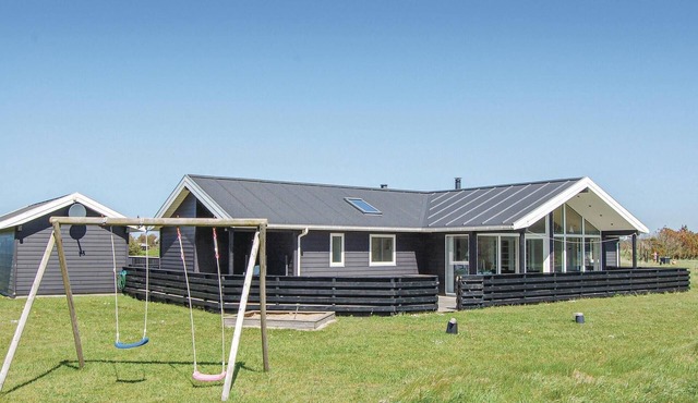 Nice home in Løkken with sauna