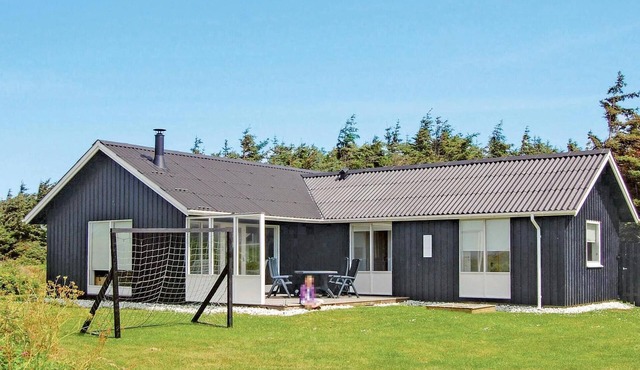 Nice home in Løkken with kitchen