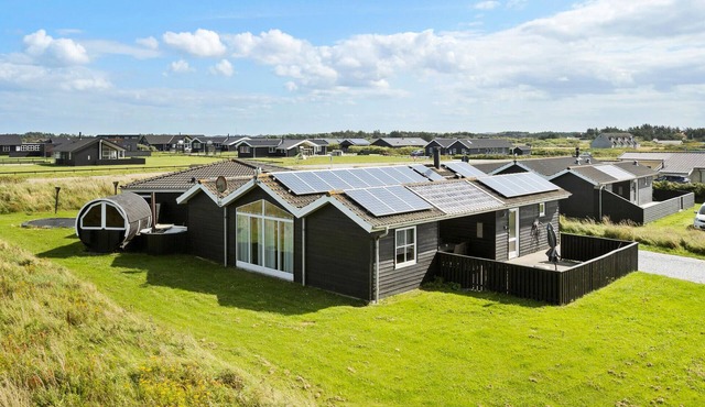 Nice home in Løkken with kitchen