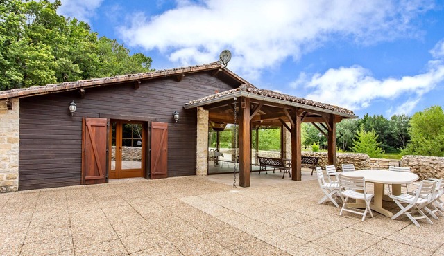Nice home in Lonnes with heated swimming pool