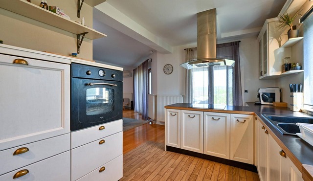 Nice home in Mala Rakovica with sauna