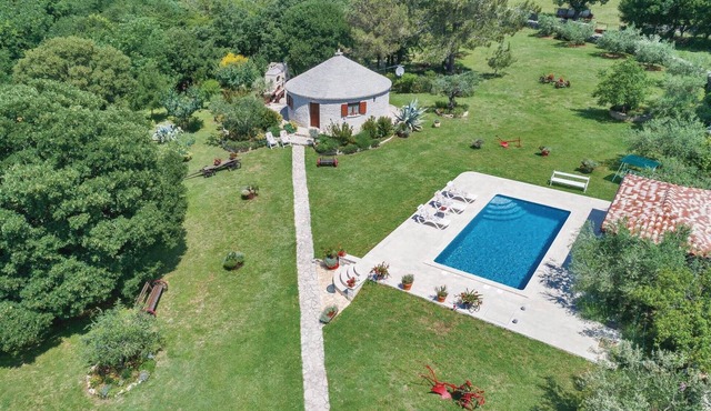 Nice home in Manjadvorci