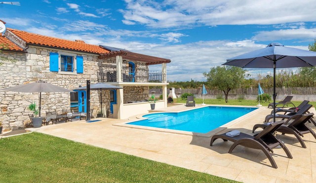 Nice home in Mihelici