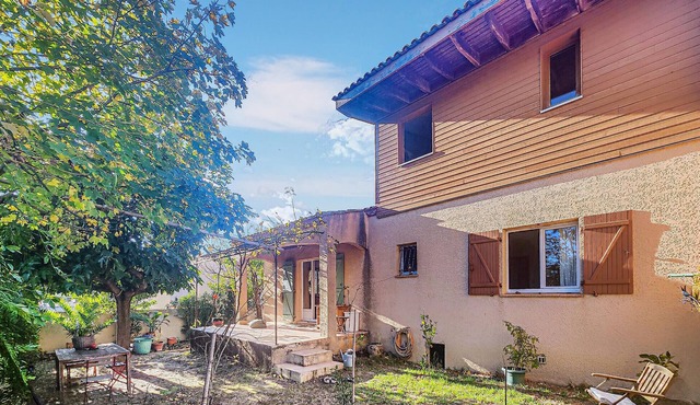 Nice home in MONTBAZIN with WiFi