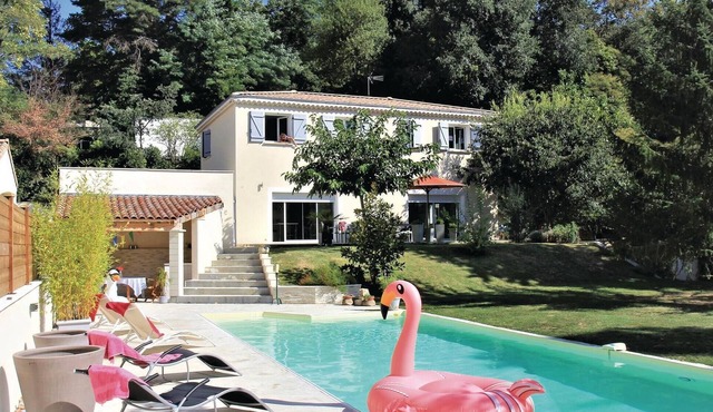 Nice home in Montélimar with private swimming pool, can be inside or outside