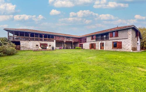 Nice Home In Montrejeau With Wifi