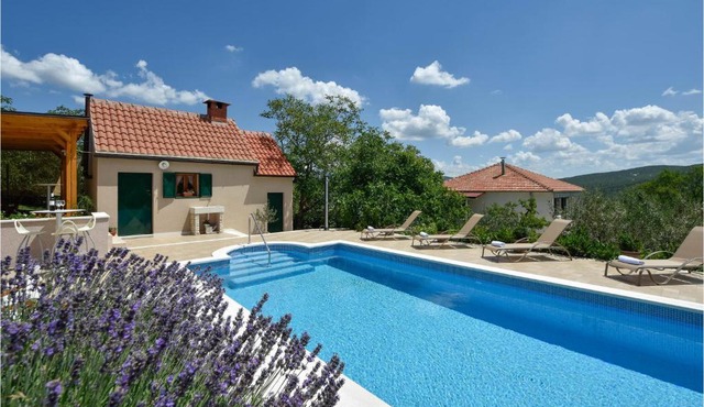 Nice home in Muc w/ Outdoor swimming pool and 4 Bedrooms