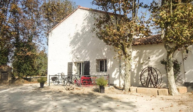 Nice home in Narbonne with sauna