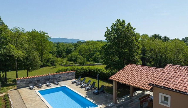 Nice home in Nedescina