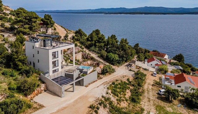 Nice home in Nerezisca