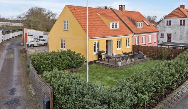 Nice home in Nexø with WiFi