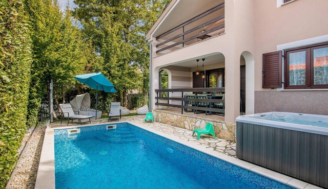 Nice home in Njivice with sauna