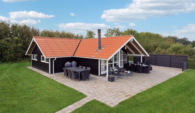 Nice home in Nordborg with sauna