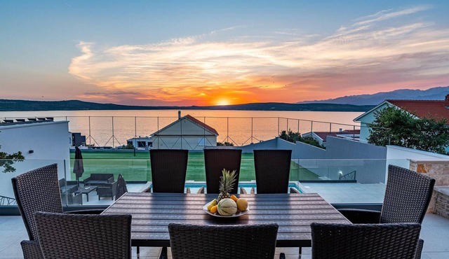 Nice home in Novigrad with sauna